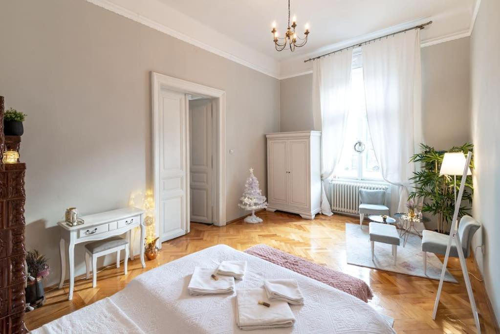 No.8: Lovely & Cosy 3-Room Heart Of The City Timişoara Eksteriør bilde