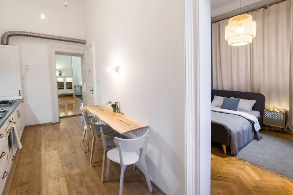 No.8: Lovely & Cosy 3-Room Heart Of The City Timişoara Eksteriør bilde