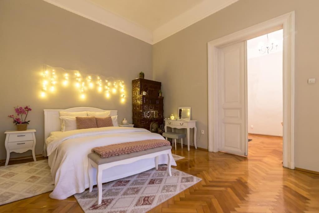 No.8: Lovely & Cosy 3-Room Heart Of The City Timişoara Eksteriør bilde