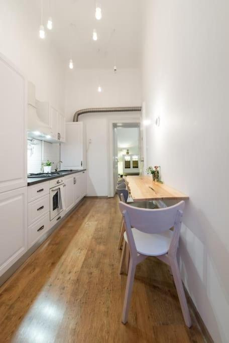 No.8: Lovely & Cosy 3-Room Heart Of The City Timişoara Eksteriør bilde